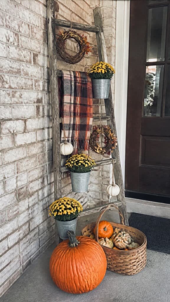 Farmhouse Ladder with Seasonal Accents
