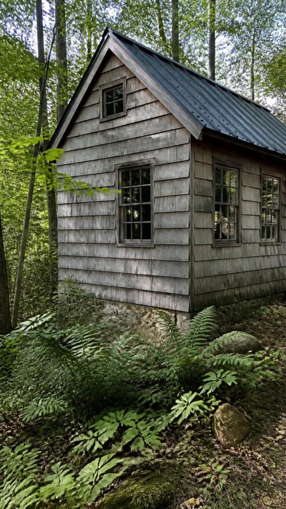 Natural Cedar Shake Shingles for Rustic Appeal