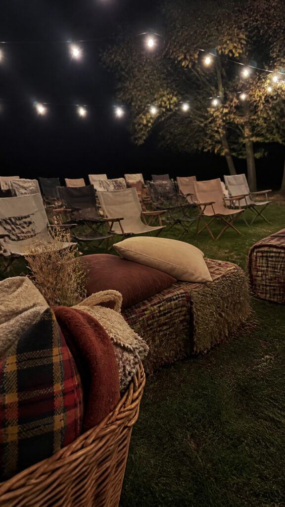 Cozy Seating Arrangements for Chilly October Nights