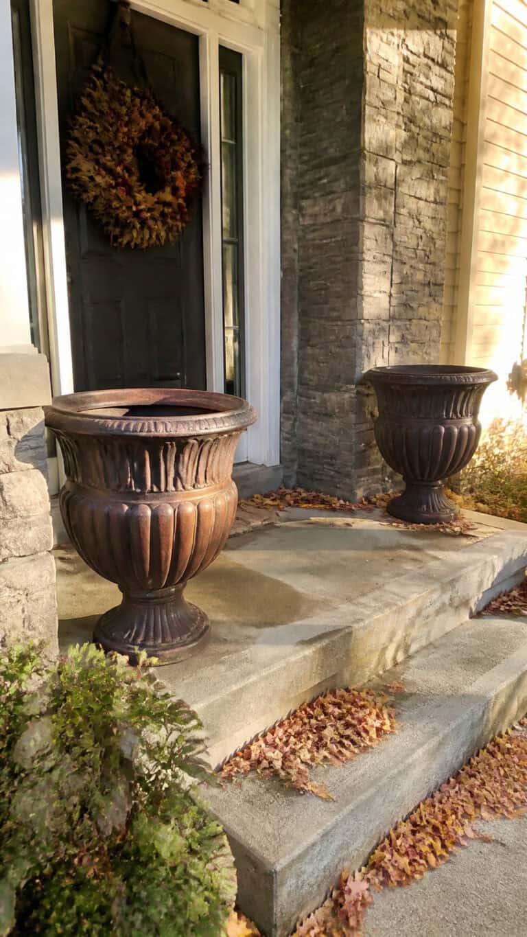 Choosing the Perfect Urns for Your Fall Display